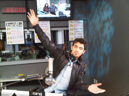 Joe Jonas, Ryan Seacrest Twitter Joe Jonas, Ryan Seacrest Twitter